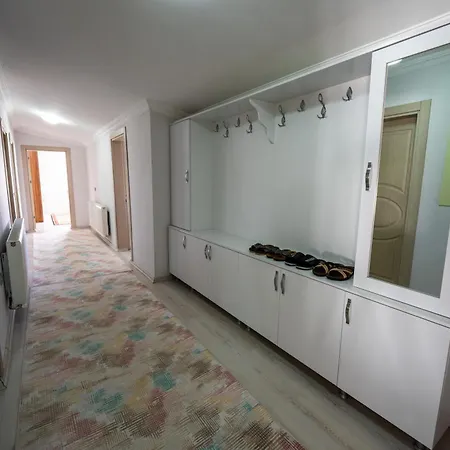 아파트 White Angel House 어굽